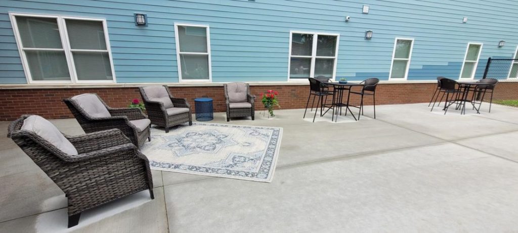 courtyard with patio furniture