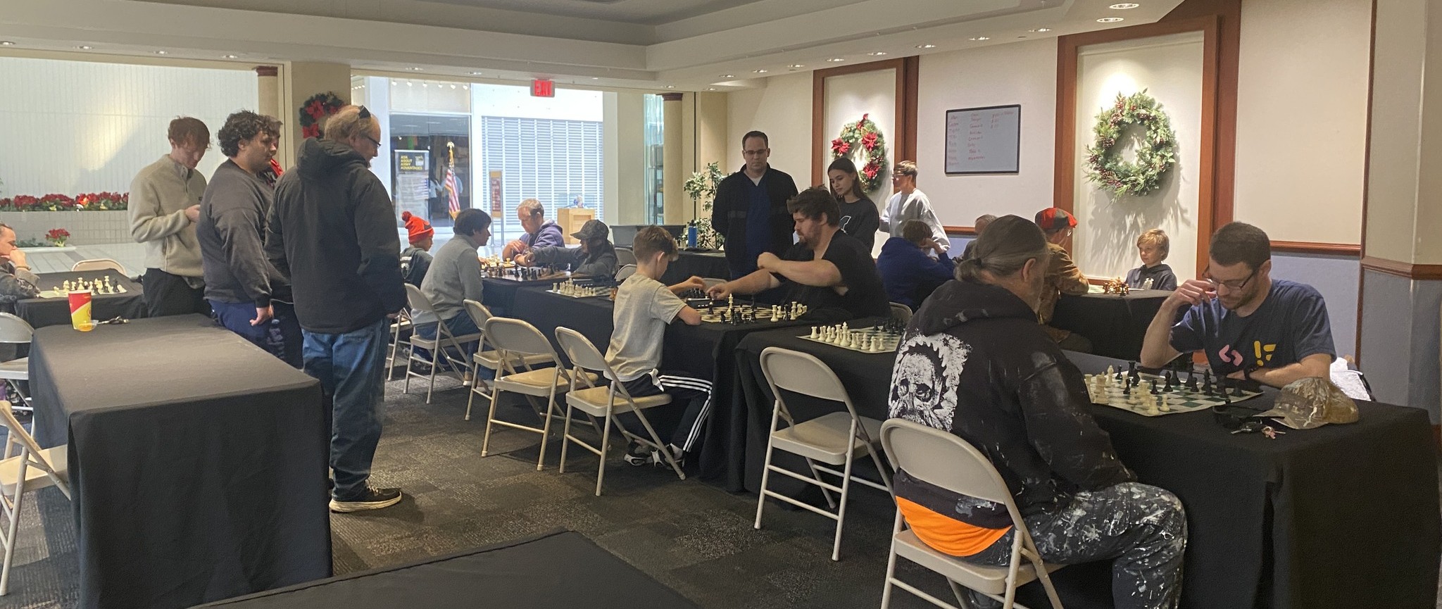 Chess Bus hosts 'Chess Day at the Mall' in Ontario Center